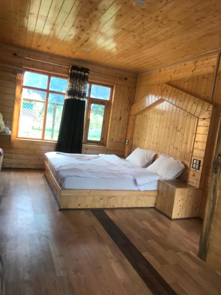 Pahalgām Pine Palace Resort מראה חיצוני תמונה