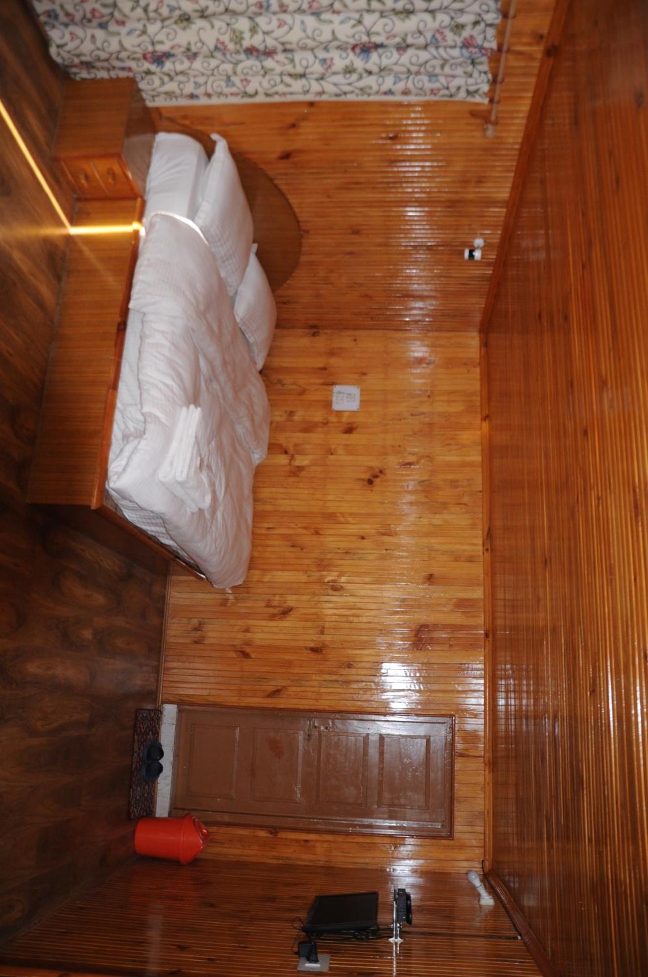 Pahalgām Pine Palace Resort מראה חיצוני תמונה